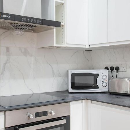 Comfortable Flat In Hammersmith Apartment London Exterior photo